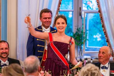 Første galla som kronprinsesse: – Vertinne for middagen
