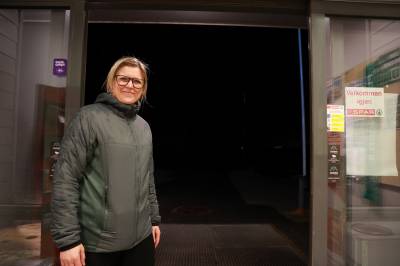 Hele Flatanger uten strøm – men lys hos Lise på Spar