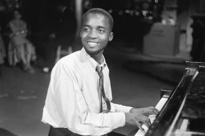 Ahmad Jamal - At The Jazz Showcase - Live in Chicago