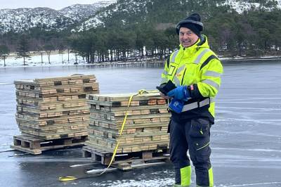 Dugnadsglede på glattisen