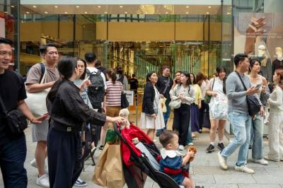 Asiatiske børser stabile i påvente av mulig tollavgjørelse i USA