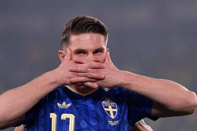 Gyökeres scoret tre – VM-drømmen lever for Sverige