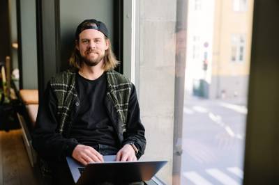 Før trengte han et team – nå gjør gründeren alt selv