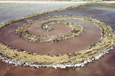 På Google Earth kan du zoome inn på hele verden. Men hva er det egentlig vi ser?