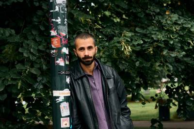 Deniz Kaya: – Jeg trives med at noen pisker meg litt
