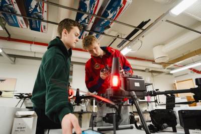 Droneelevar står utan læreplass