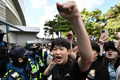 Sør-Korea: Titusener protesterer mot valgrot