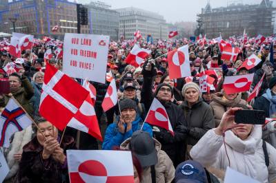 Tusenvis i Grønland-demonstrasjon i København