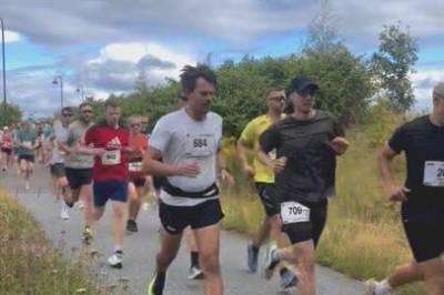 Her går startskuddet for Kystleden halvmaraton