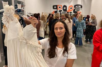 Leila Hafzis brudekjoler skal gi mat til sultende i Gaza 