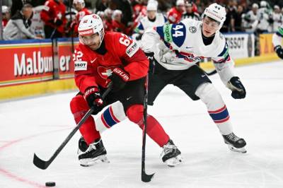 – Kalte moren min for en hore