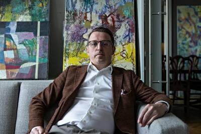 Suksesskunstneren er personlig i ny bok: – - Det er noe utdatert med det å hevde at menn ikke snakker om følelser