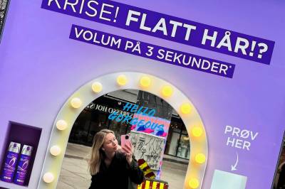 Er det greit at L'Oréal forteller tilfeldige folk på gaten at håret deres er «krise»?