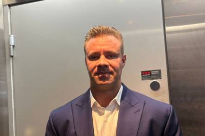VG er på plass utenfor Riksmekleren