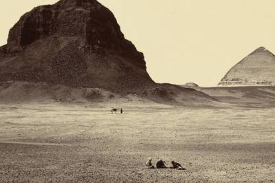 Faraoen ble gravlagt i Den svarte pyramide. Nå er knoklene hans undersøkt på nytt