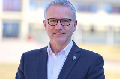 Omplasserer sjefen i Forsvarsbygg