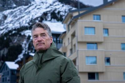 Utflyttet milliardær vil se på NRK fra Sveits: – Ikke rettferdig å bli ekskludert
