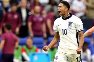 Jude Bellingham sender England til kvartfinalen i VM etter å ha holdt stand i Mexico med ti spillere