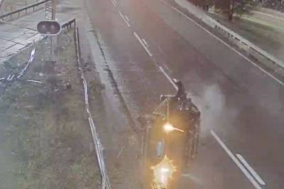 E6: Velter over autovernet etter krangel