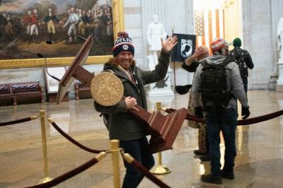 Stormet kongressen: Stiller til valg