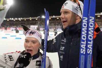 Bryter ut i sang på direkten: – Beklager