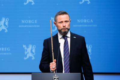 Høie sier noen koronatiltak mot barn ikke burde vært innført