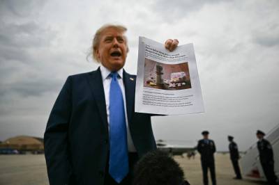Trump viste stolt frem avisartikkel – overså det viktigste