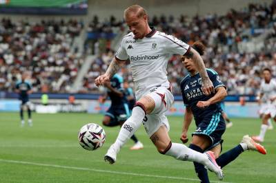 Leeds signerer venstreback