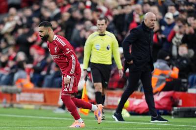 Salah møtt med stående applaus da Liverpool slo tilbake med seier