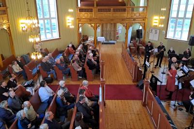 Video: Storbandet svingte i kirka