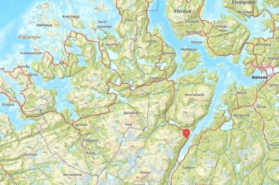 Bil med henger gikk rundt – vei stengt