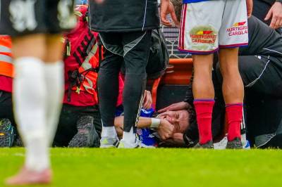 Sæter ut på båre: – Ekle bilder