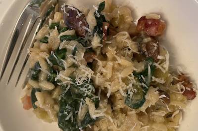 Risotto med spinat, gorgonzola og bacon