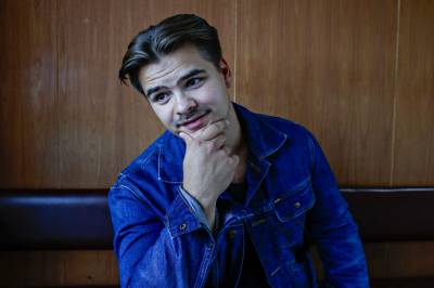 Han topper alle musikklister. Men er på bunn i inntekt.