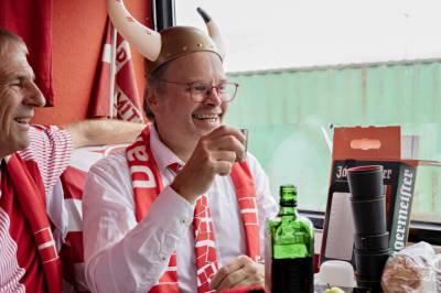 - Da ga de oss fingeren