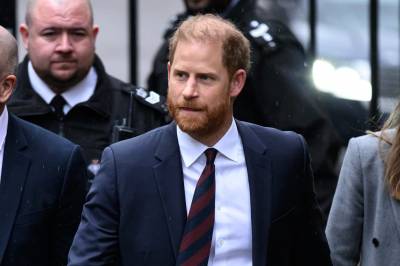 Prins Harry vitner mot Daily Mail i retten