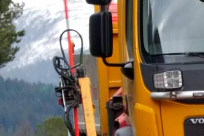 Mikkel setter 1500 brøytestikker om dagen