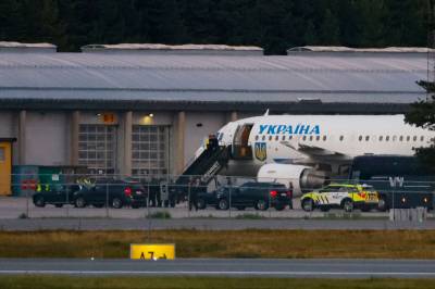Støre: Zelenskyjs fly ble nesten truffet av drone på vei til Oslo