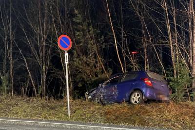 Tre personer til sykehus etter møteulykke