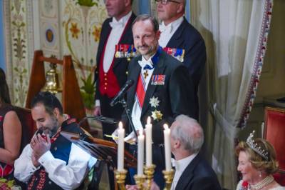 Kong Haakon vekker oppsikt hos rockelegende