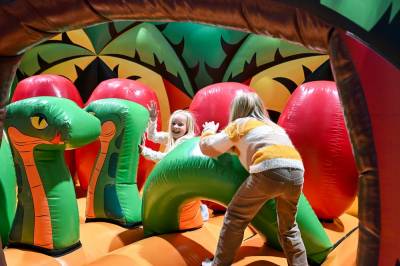 Gratis fest samlet bygda