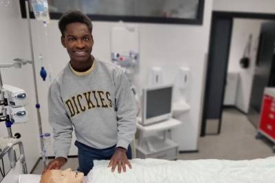 David: – For sykepleiere er arbeidsmarkedet stort. Du kan jobbe nesten hvor du vil