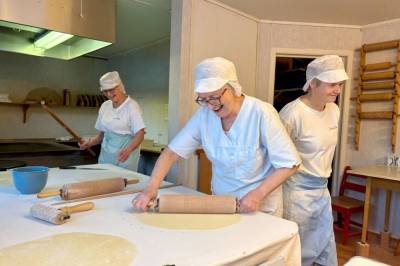 width=device-width, initial-scale=1