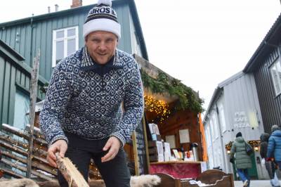 «En hjelpende hånd» fikk tidlig julegave: Banksjefen tok saken i egne hender og sikret varebil for organisasjonen