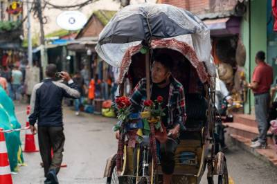 Ber turistar komme til Nepal etter flaumkatastrofen