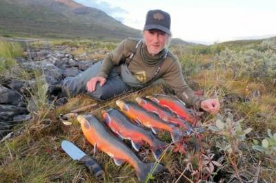 Soldater må bo 100 dager ute i naturen. Bengt Are har klart over 2000