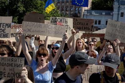 Protester i Ukraina: - Maktkamp