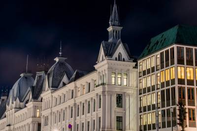 Brukte bistandsmillioner på hytte, våpen og luksusferier