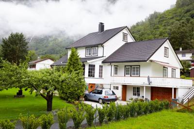Hva betalte naboen for huset sitt?