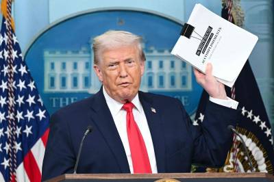 Se nå | Tump møter pressen